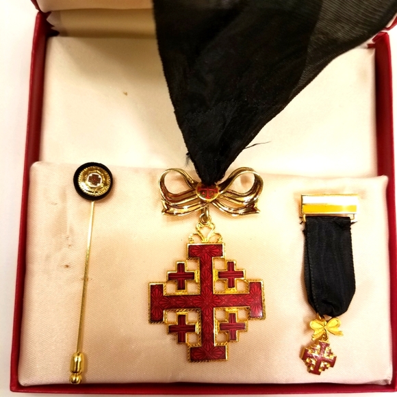 Lady of the Equestrian Order of the Holy Sepulchre of Jerusalem (LHS) medals set - Picture 5 of 16